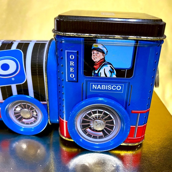 OREO TIN TRAIN VTG 1997 KEY & MUSIC BOX INSIDE PLAYS IT’S A SMALL WORLD NABISCO - Picture 8 of 13
